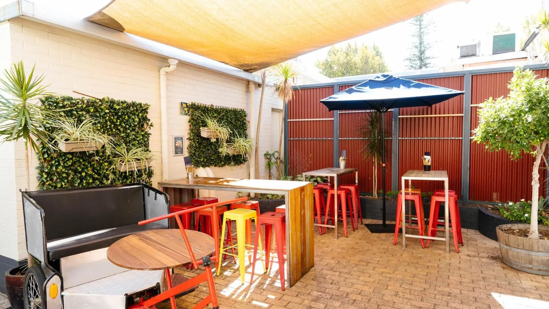 Civic Hotel Perth 2*,